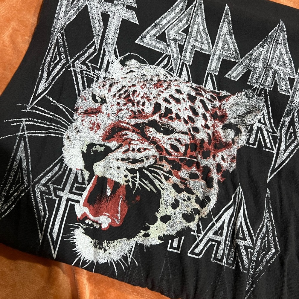 Def Leppard graphic tee